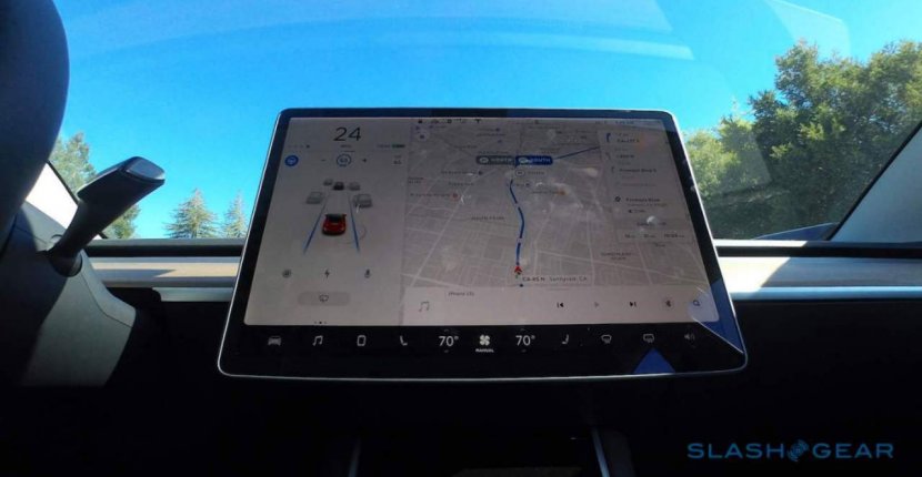 Автопилот Tesla снижает внимательность водителя